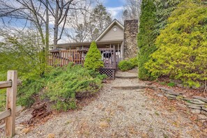 Property grounds - Almond Family Retreat (Almond)