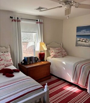 3 bedrooms, iron/ironing board, Internet, bed sheets - Short Drive to Red River Beach (Harwich)