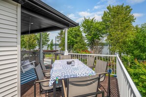 屋外ダイニングエリア