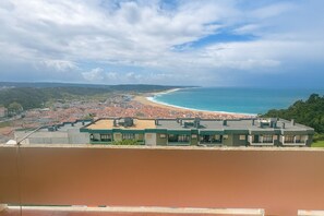 Property grounds - Gorgeous 2-bedroom apartment in welcoming Nazaré near the beach (Nazaré)