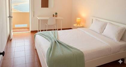 Gorgeous 2-bedroom apartment in welcoming Nazaré near the beach