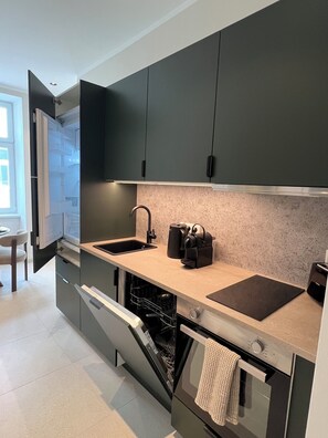 Private kitchen - Peaceful 2-bedroom apartment in charming Vienna near city center (Vienna)
