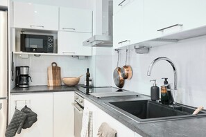 Private kitchen - Modernized 1920s Apartment (Turku)