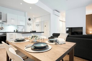 Superior Apartment, 1 Double Bed with Sofa bed, Pets Allowed | Private kitchen | Full-size fridge, microwave, oven, stovetop