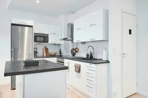 Apartamento superior, 1 cama doble con sofá cama, Se admiten mascotas | Cocina privada | Frigorífico grande, microondas, horno y placa de cocina
