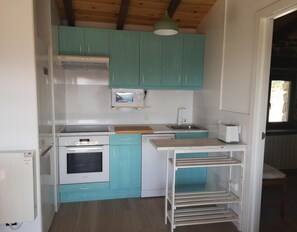 Private kitchen - El Picón Country House with Bay and Mountain Views (Riaño)