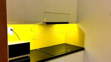 Apartment | Private kitchen | Full-sized fridge, microwave, oven, stovetop