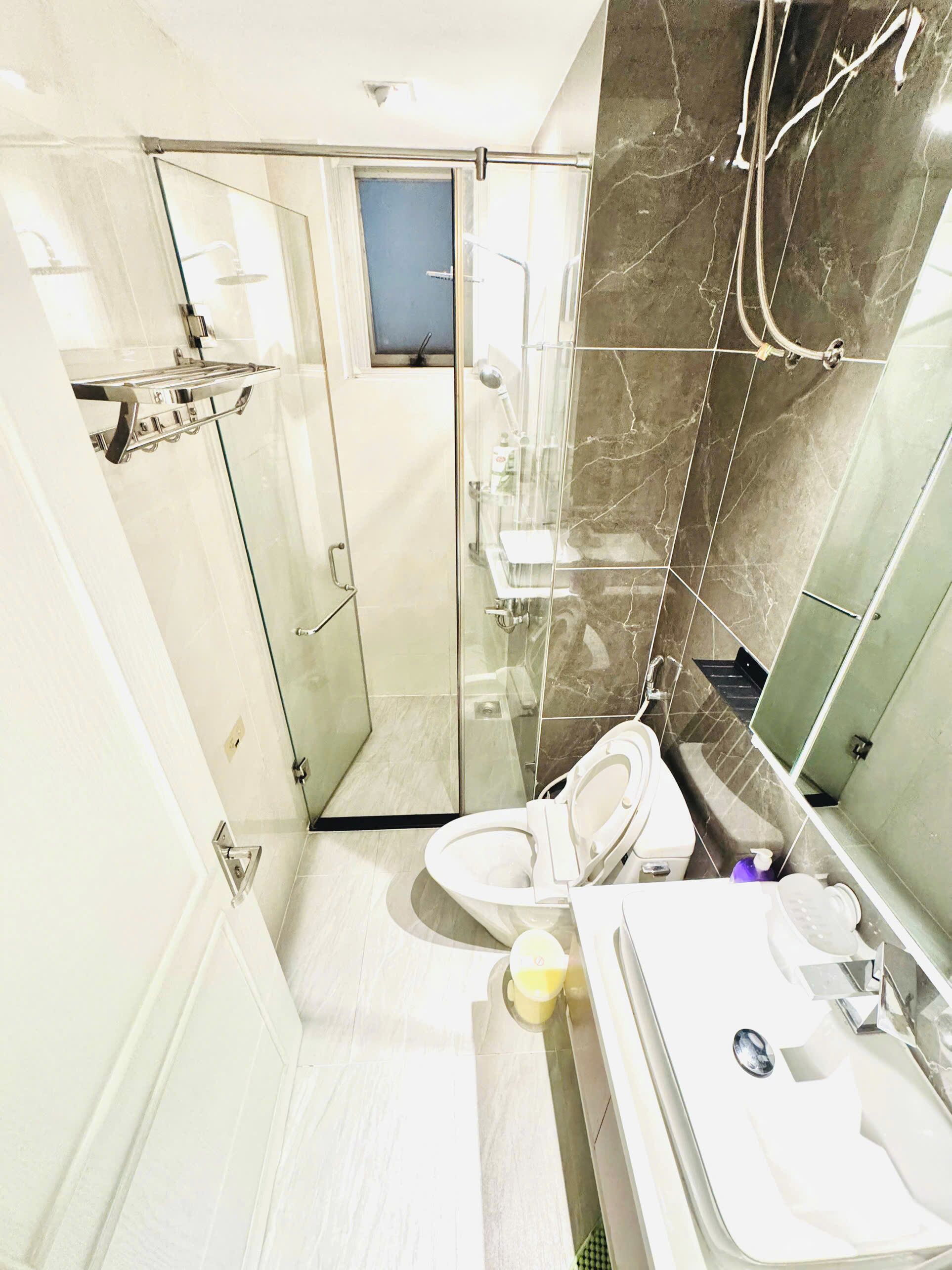 Family Apartment, 2 Bedrooms, City View | Bathroom | Hydromassage showerhead, designer toiletries, hair dryer, slippers