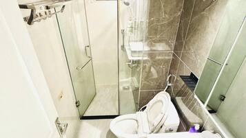 Family Apartment, 2 Bedrooms, City View | Bathroom | Hydromassage showerhead, designer toiletries, hair dryer, slippers