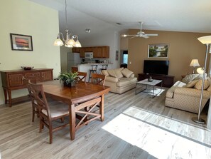 Smart TV - Duval Hideaway: Lanai Mornings, Breezy Golf-Cart Days, Easy Living. (The Villages)