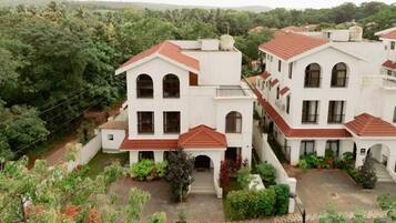 Deluxe-Villa, Balkon, Gartenblick | Aussenbereich