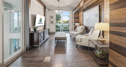 Bright 2BR/2BA Tampa Haven: Productivity & Relaxation