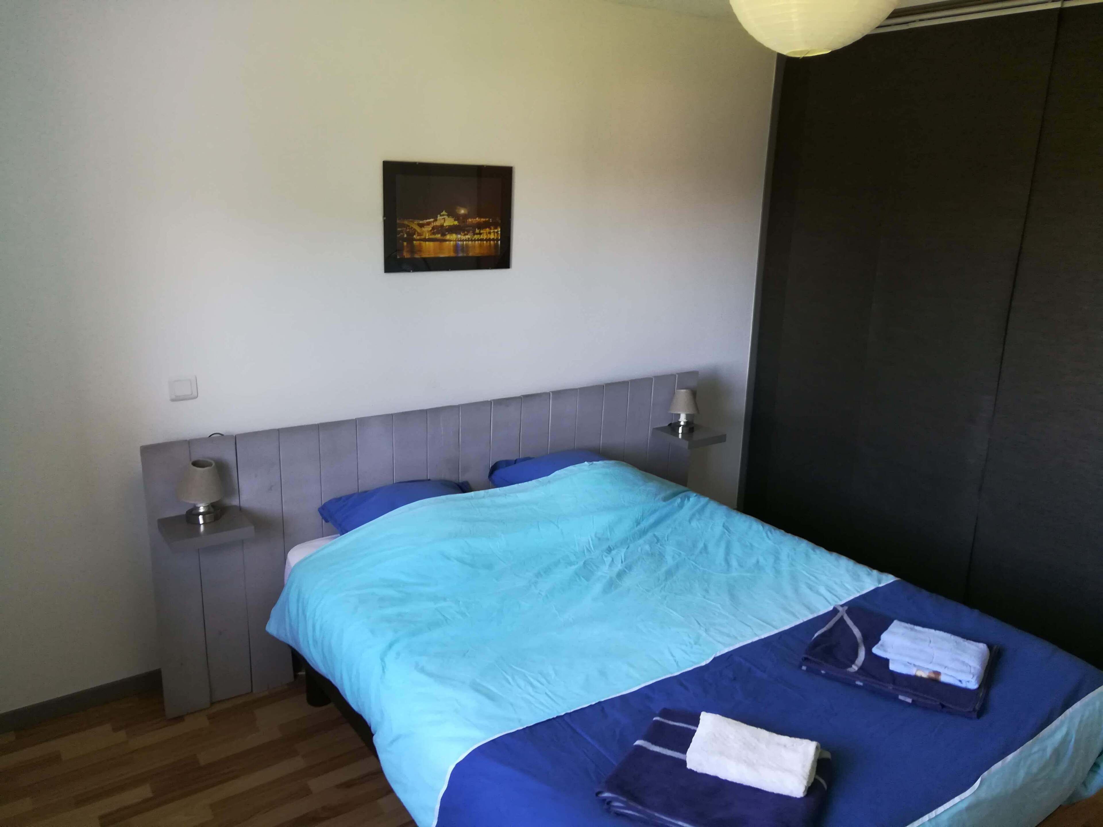 3 chambres, fer et planche à repasser, Wi-Fi, draps fournis