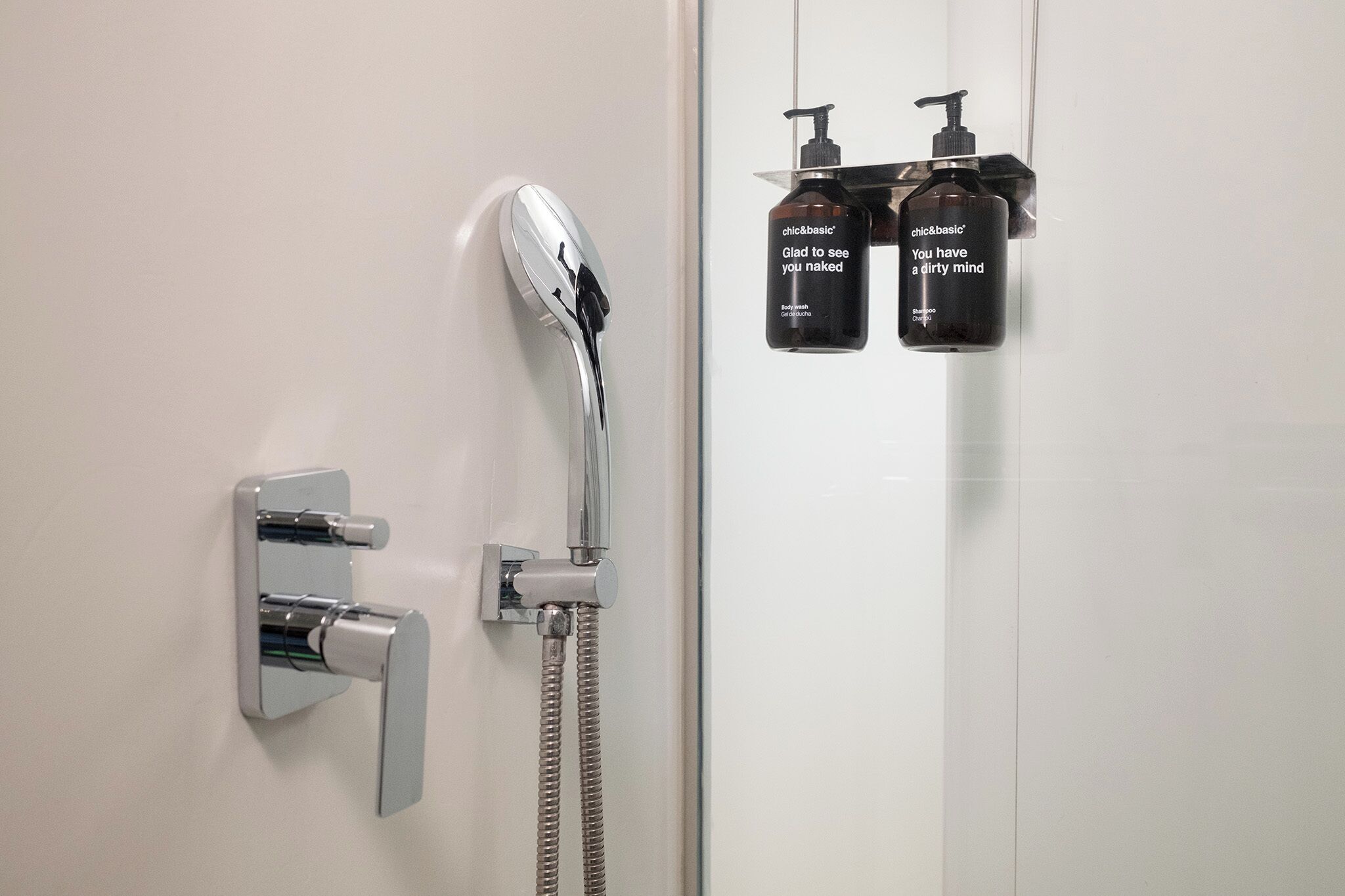 Basic-Doppel- oder -Zweibettzimmer | Badezimmer