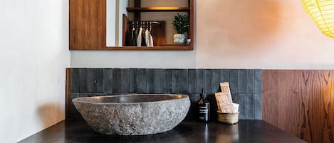 Basic Double or Twin Room | Bathroom