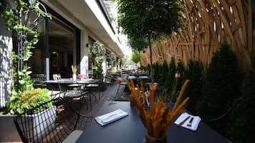Comfort Apartment, 1 Bedroom, Balcony, City View | Outdoor dining