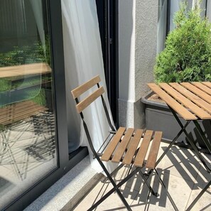 Leilighet – comfort, 1 soverom, balkong, byutsikt | Utendørsservering