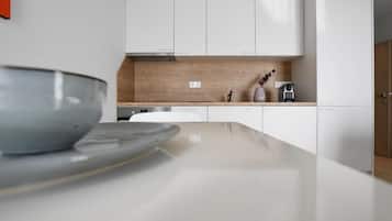 Comfort Apartment, 1 Bedroom, Balcony, City View | Dapur peribadi | Peti sejuk, ketuhar, dapur, alat memasak/pinggan mangkuk/perkakas dapur