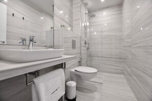 Superior Studio, Balcony | Bathroom | Shower, free toiletries, hair dryer, slippers - Connect Living Serviced Apartments (Sofia)
