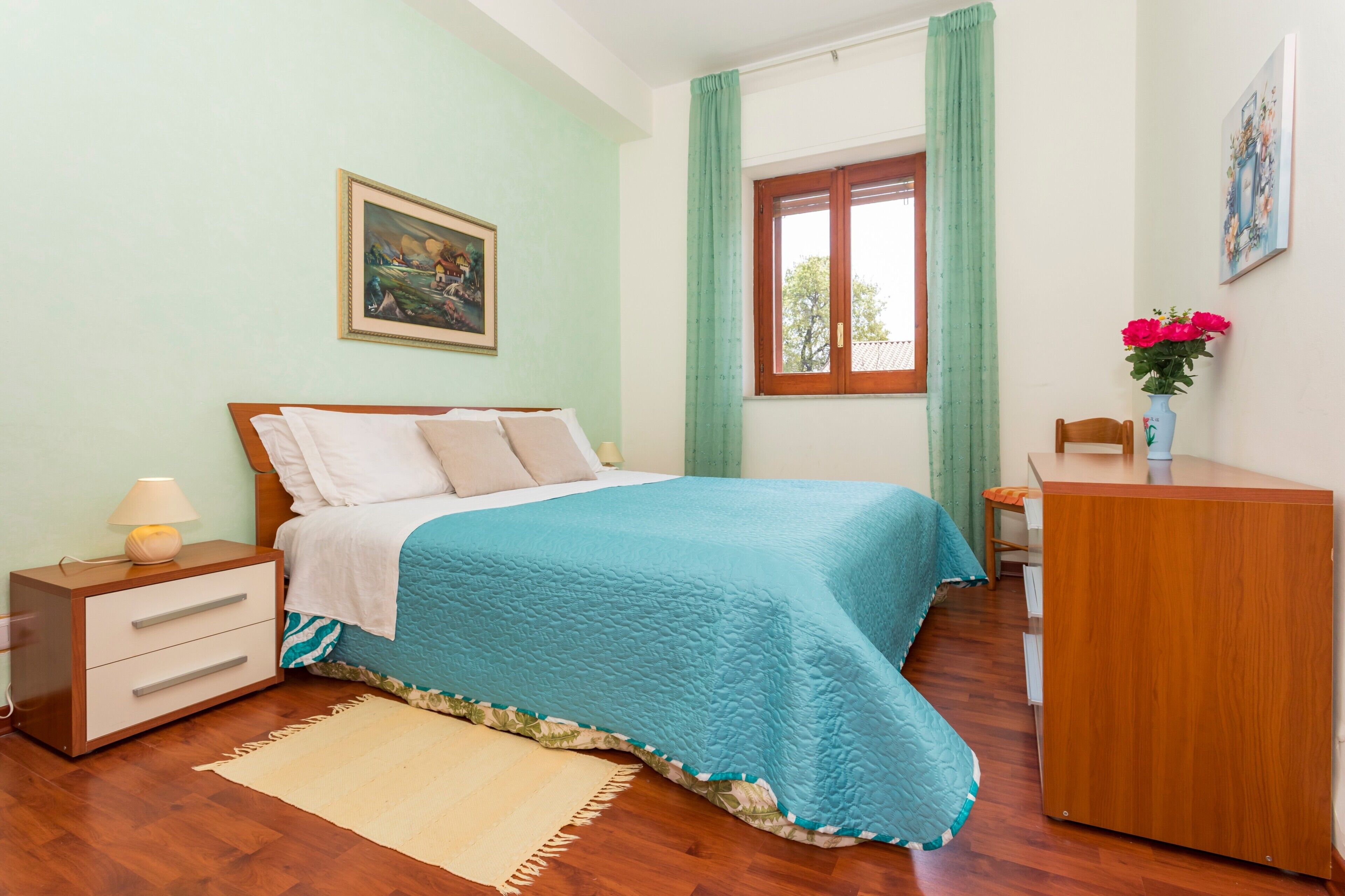 3 chambres, fer et planche à repasser, Wi-Fi, draps fournis