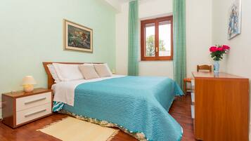 3 chambres, fer et planche à repasser, Wi-Fi, draps fournis