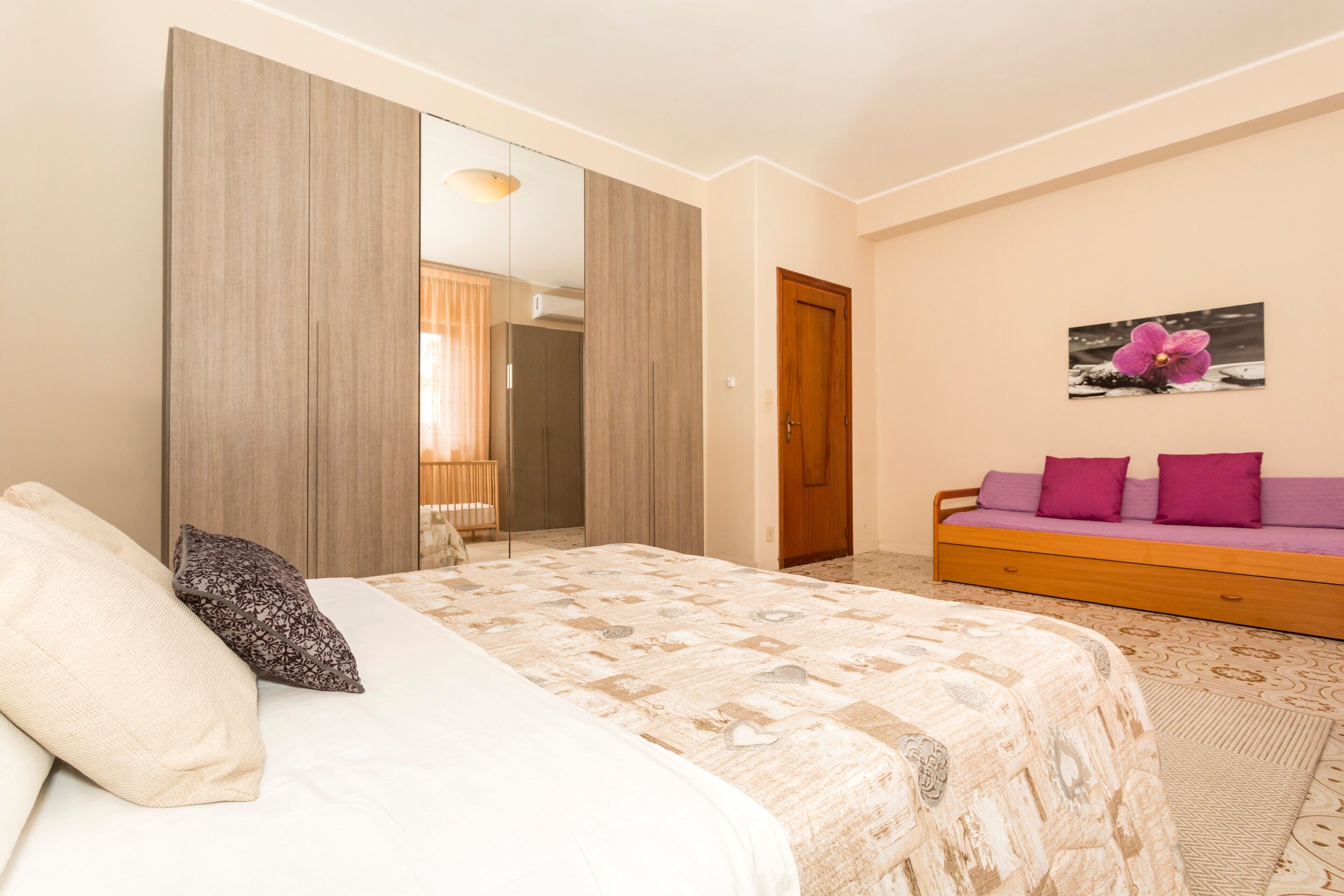 3 chambres, fer et planche à repasser, Wi-Fi, draps fournis