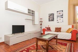 TV - Elegant Villa with Private Garden near Etna and Taormina (Zafferana Etnea)
