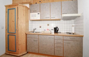 Fridge, microwave, stovetop, coffee/tea maker - 1 bedroom beautiful apartment in Walchsee (Walchsee)