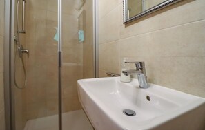 Shower - 1 bedroom beautiful apartment in Walchsee (Walchsee)