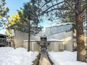 Exterior - Mammoth Modern Haus close to the shuttle, restaurants, and shops (Mammoth Lakes)