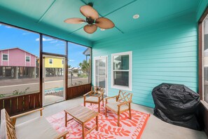 Terrace/patio - Cozy Port A Retreat | Pet-Friendly | Screened Patio (Port Aransas)