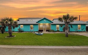 Exterior - Cozy Port A Retreat | Pet-Friendly | Screened Patio (Port Aransas)