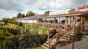 A restaurant with a wooden deck and a sign that reads 'Luńi penzion.' - Luční penzion (Česká Skalice)