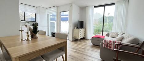 House | In-room dining