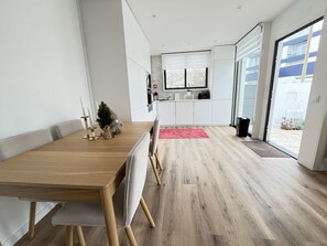 Ferienhaus | Wohnbereich | 36-Zoll-LCD-Fernseher mit Kabelempfang