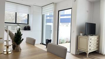 House | In-room dining