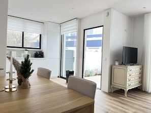 House | In-room dining - Espinho Beach House by Trip2Portugal (Espinho)