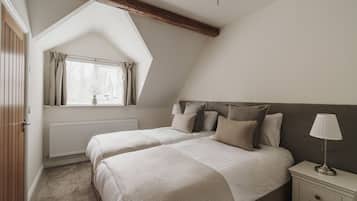 2 bedrooms, iron/ironing board, travel cot, WiFi