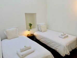 2 bedrooms, free WiFi, bed sheets - "Les Pêcheurs" In the heart of the fish market, Wifi, Air conditioning (Sète)