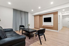 TV - "Pavia" a Luxury Stay from Richfort Hospitality (Calgary)