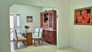 A spacious room with a dining area, a wooden cabinet, and a framed picture on the wall. - Vacation Home - Recanto Flor de Laranjeira, Palmas-Tocantins. (Palmas)