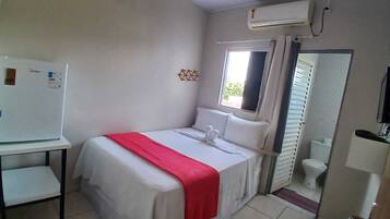 Quarto casal conforto | Wi-Fi de cortesia, roupa de cama