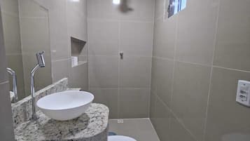 Chambre quadruple Confort, vue sur la montagne | Accès au Wi-Fi (inclus), literie fournie