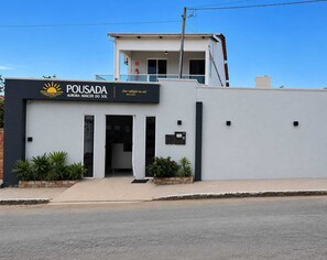 Fachada de la propiedad