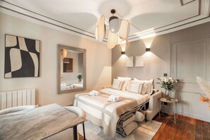 1 Schlafzimmer, Schreibtisch, Bügeleisen/Bügelbrett, Reisekinderbett