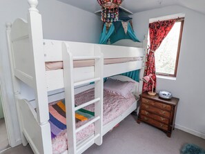 2 Schlafzimmer, individuell dekoriert, individuell eingerichtet