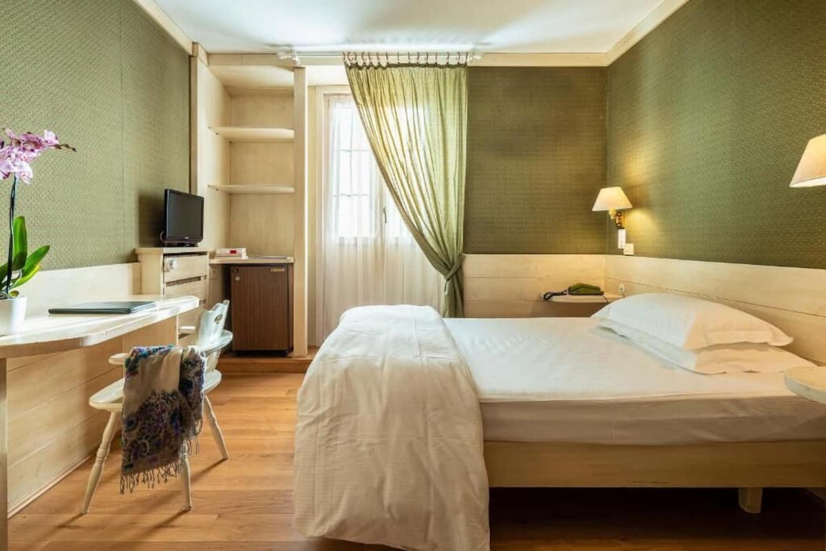 舒適雙人或雙床房, 1 張特大雙人床, 露台, 山景