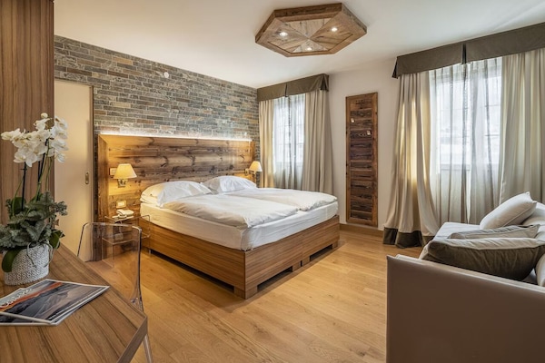 Deluxe Double or Twin Room, Balcony, Mountain View | In-room safe, iron/ironing board (on request), WiFi (free)