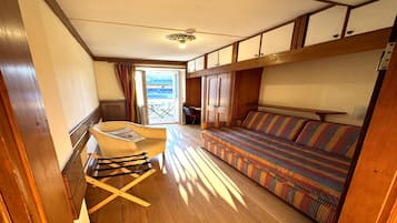 Suite, balcon, vue montagne | Coin séjour