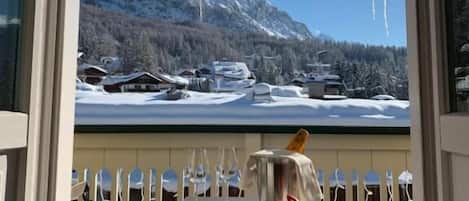 Deluxe Double or Twin Room, Balcony, Mountain View | In-room safe, iron/ironing board, free WiFi